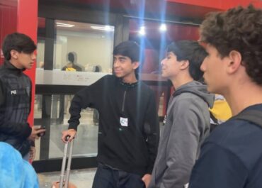 Integrantes de Pumas Baja regresa a México tras sismo en Colombia; mitad del equipo continúa varado
