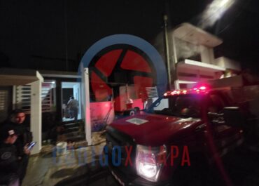 Incendio en vivienda abandonada moviliza a bomberos y vecinos en el Sumidero
