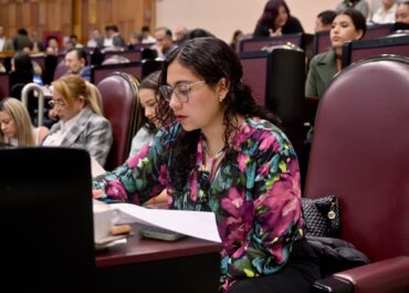 Diputada Tania María Cruz respalda declarar el 27 de octubre como Día Estatal de la Bandera Siera