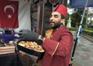 Llega el sabor internacional al Festival del Chile Xalapeño: destacan platillos de comida turca en el Parque Juárez